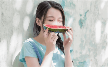 【qq吃瓜群】炸了！顶流男星深夜摸进小网红家？背后真相扎心又好笑！